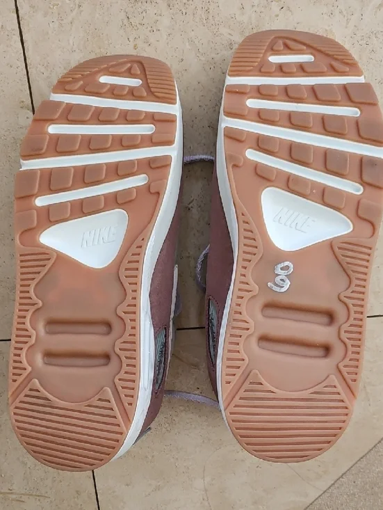 Nike Women's Air Max 90 LV8 Light Iron Ore-Platinum Violet SZ 9.5 - Picture 3 of 3